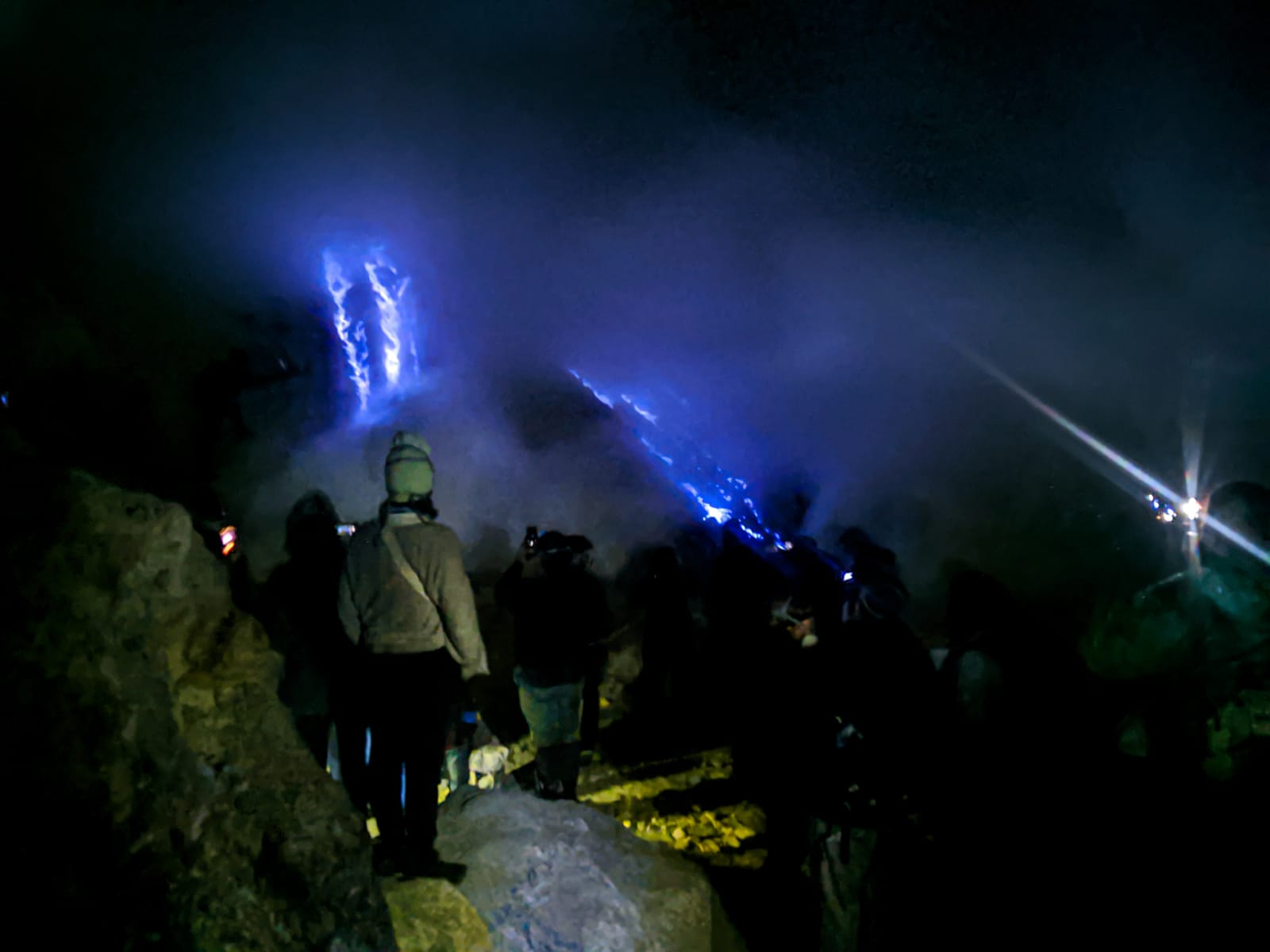 ijen blue fire tour, kawah ijen tour, api biru tour ijen, api biru tour banyuwangi