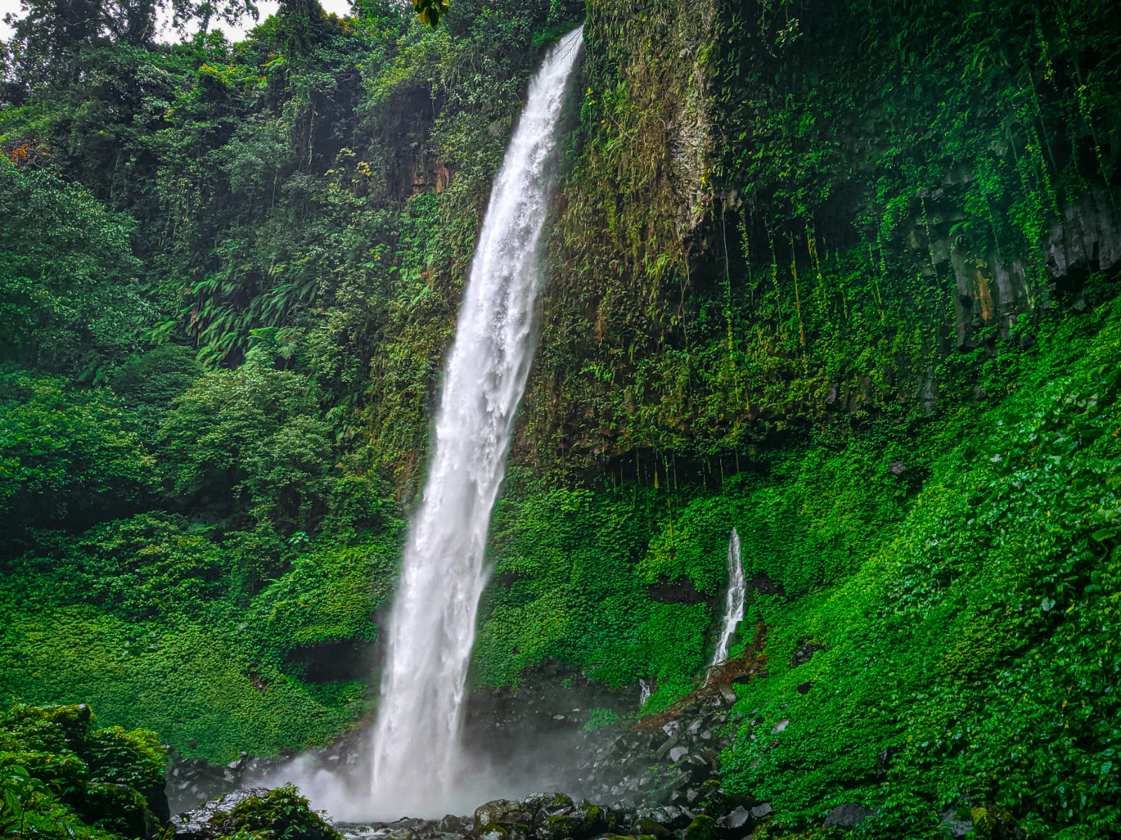 air terjun telunjuk raung, air terjun banyuwangi tour, air terjun tour