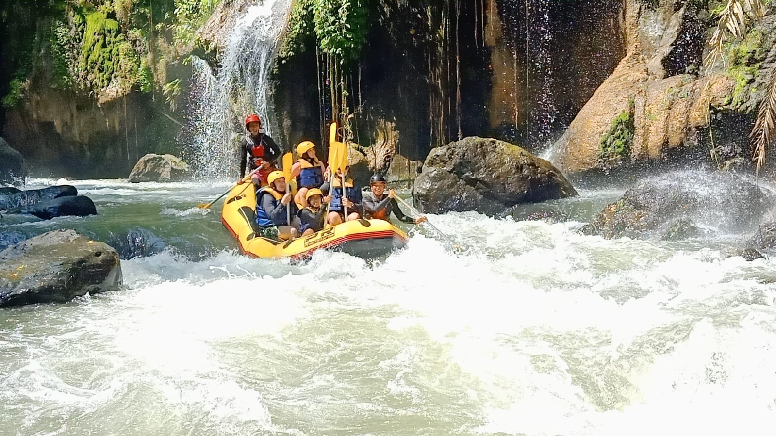 banyuwangi rafting tour, honeymoon rafting tour, rafting tour banyuwangi