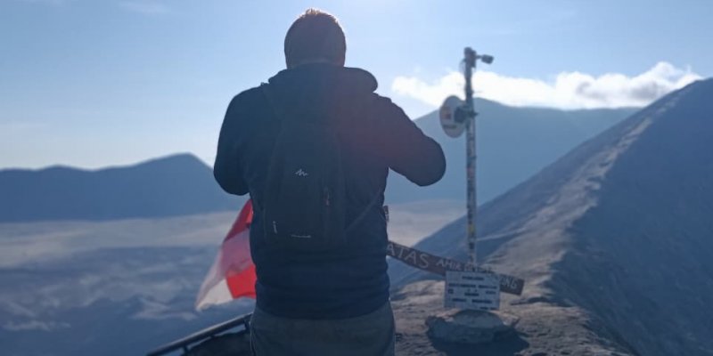 A blue fire Ijen,- and Bromo sunset tour 2D 2 Days Ijen Blue Fire & Bromo Sunset Tour from Surabaya or Malang,- return Experience Ijen blue fire and Bromo sunset in 2 days—no hotel needed. Start from Surabaya or Malang. Book your volcano adventure today! Ijen Blue Fire Tour  Bromo Sunset Tour  Ijen Bromo 2D1N Tour  East Java Volcano Tour  Surabaya to Ijen and Bro Banyuwangi Ijen Travel