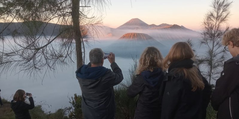 Cheap price with a train from Surabaya to Ijen Bromo tour 3D 3D2N Surabaya to Bromo Ijen Tour by Train – Cheap Package Affordable 3D2N Surabaya to Bromo & Ijen tour by train! See Bromo sunrise, Ijen blue fire, hotel, transport & guide included. Book your adventure today! Surabaya to Bromo Ijen tour, Bromo Ijen tour by train, 3 days Bromo Ijen tour, Bromo Ijen tour from Surabaya Banyuwangi Ijen Travel