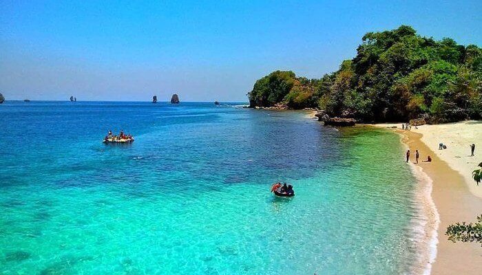 Paket Wisata Liburan Pantai Malang Selatan 1 Hari Trip Paket Pantai Malang Selatan 1 Hari Trip | Clungup, Gatra dan Tiga Warna Paket wisata Pantai Malang Selatan 1 hari ke Pantai Tiga Warna, Clungup, dan Gatra. Trip konservasi trekking ringan, snorkeling, dan panorama alam paket pantai malang selatan 1 hari, paket pantai tiga warna, paket pantai clungup gatra, wisata pantai malang  Banyuwangi Ijen Travel
