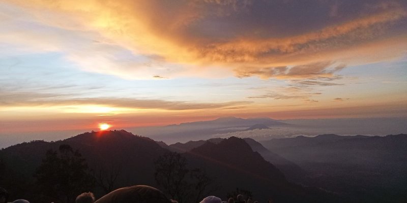 Tour Bromo Ijen 2 Hari 1 Malam dari Banyuwangi 2H1M Bromo Ijen Tour – Blue Fire Kawah Ijen dan Sunrise Gunung Bromo Nikmati paket tour 2H1M Bromo & Ijen: fenomena langka Blue Fire Kawah Ijen dan Golden Sunrise Gunung Bromo. Start Banyuwangi, finish Surabaya/Malang. Private tr bromo ijen tour 2h1m, blue fire ijen tour, sunrise bromo tour, Banyuwangi tour, banyuwangi ijen tour, tour 2h Banyuwangi Ijen Travel