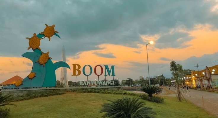 Trans Sunrise Boom - Kawah Wurung Tour 1H 1 Hari trip dan paket wisata Banyuwangi utk tour sunrise pantai Marina Boom dan wisata Kawah Wurung  Banyuwangi tour sunrise pantai Marina Boom dan wisata Kawah Wurung dgn harga murah dalam 1 hari trip dan paket wisata Banyuwangi banyuwangi tour, banyuwangi trip, sunrise tour banyuwangi, sunrise marina boom, kawah wurung tour, marina boom Banyuwangi Ijen Travel