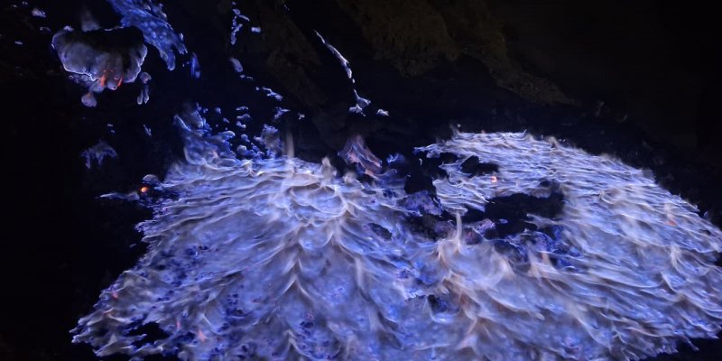 Volcano & Savannah Tour 4D3N: Bali to Surabaya Volcano & Savannah Tour 4D | Bali to Surabaya via Ijen & Bromo 4 Days Volcano & Savannah Tour from Bali to Surabaya — Explore Mount Ijen’s blue fire, Bromo sunrise, and Baluran Savannah with private guide & cozy stays. Bali to Bromo tour, Ijen crater tour from Bali, Bali to Surabaya overland, 4D3N East Java tour, Bromo sunrise  Banyuwangi Ijen Travel