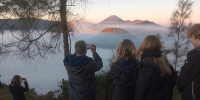 Trip 3 Hari: Paralayang, Bromo & Ijen dari Surabaya/Malang - Return Trip 3 Hari: Paralayang, Bromo & Ijen dari Surabaya/Malang Nikmati paket trip 3 hari 2 malam ke Paralayang Batu, Gunung Bromo & Kawah Ijen. Start Surabaya/Malang dengan private tour. Termasuk transport, tiket & guide.  Trip 3 Hari Bromo Ijen, Paket Tour Bromo Ijen Surabaya Malang, Paragliding Batu Bromo Ijen Tour, Wisata 3D2N  Banyuwangi Ijen Travel